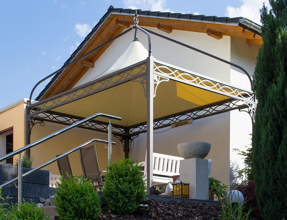 Der Pavillon mit wasserdichtem Dach ermöglicht die ganzjährige Nutzung der Terrasse.
